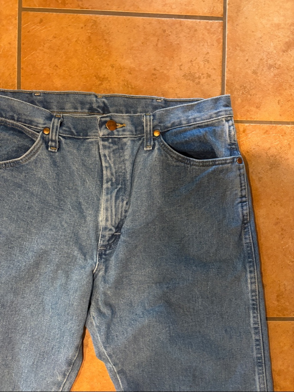 Wrangler Men's Light Blue Straight-Leg Jeans - Picture 2 of 16